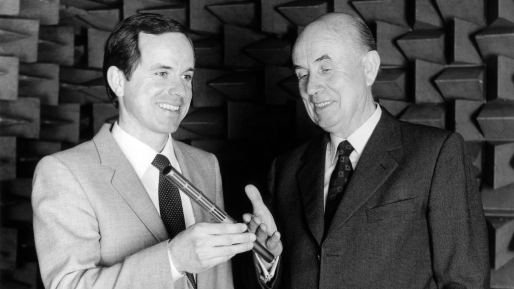Le fondateur Fritz et son fils Joerg Sennheiser en 1982 © DR