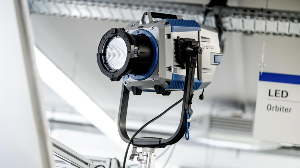 ARRI annonce la production en série de la LED Orbiter © DR