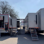 AMP VISUAL TV connecte ses deux cars-régies Millenium pour un match de Ligue des Champions PSG-Barcelone © DR