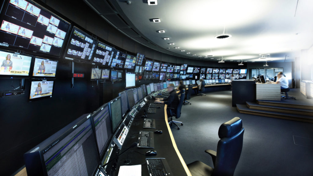 Une vérification de la qualité et des diagnostics en remote dans un nouveau centre de diffusion à distance SES © DR