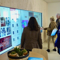 Arcachon entre dans l’ère de la communication interactive avec un mur tactile XXL © Frédérique Dugeny, Directrice Générale d'Arcachon Expansion