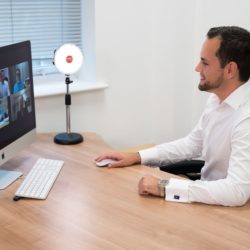 Un KIT lumière LED dédié à la vidéoconférence chez Rotolight © DR