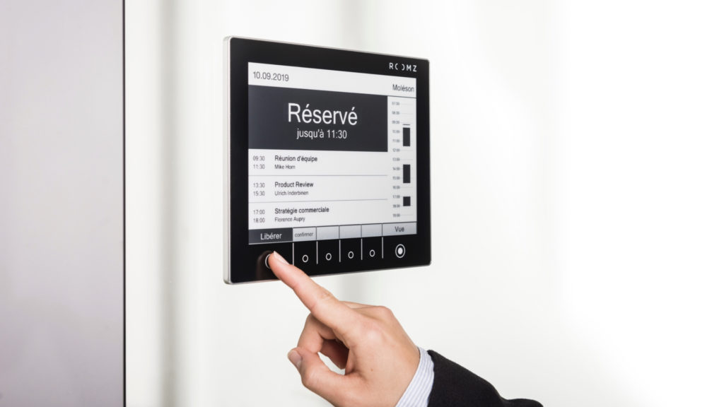 Gestion intelligente des espaces de travail : un retour plus serein au bureau avec ROOMZ © DR