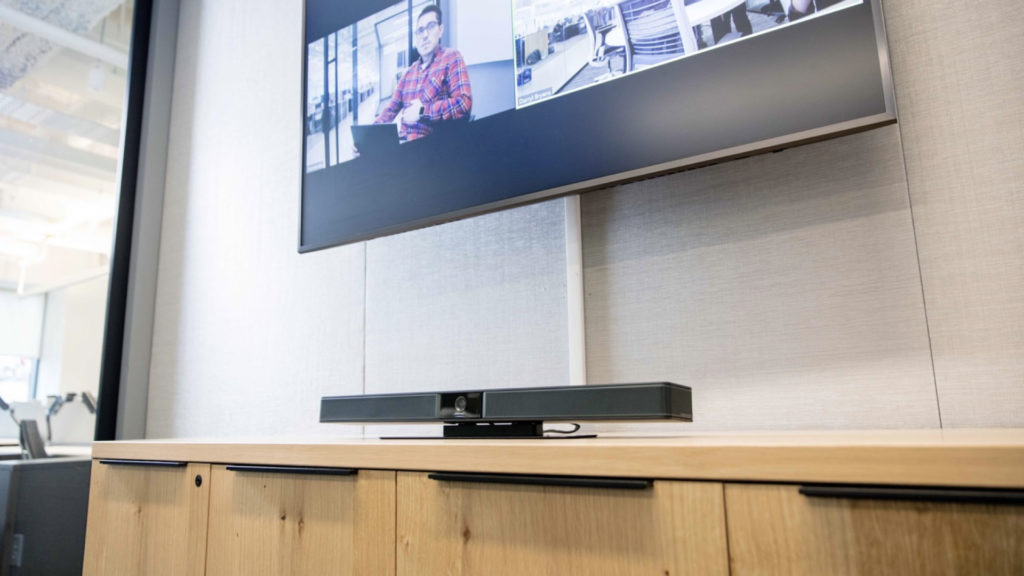 Une barre de son de conférence USB tout-en-un chez Bose © DR