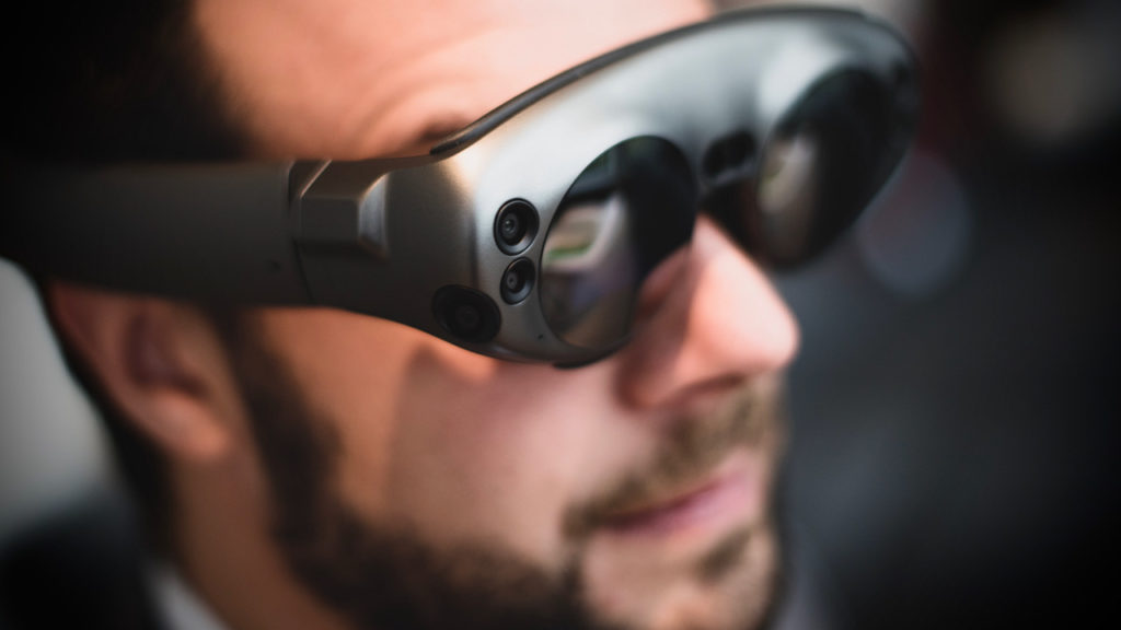 Télétravail et innovations IA/AR : 3 questions à Hendrik Witt de TeamViewer © Photo by Bram Van Oost on Unsplash