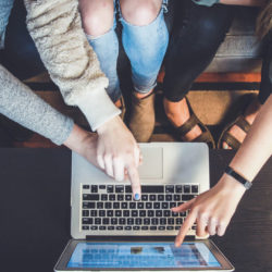 Adaliance replace l'humain au cœur du digital et du télétravail © Photo by John Schnobrich on Unsplash