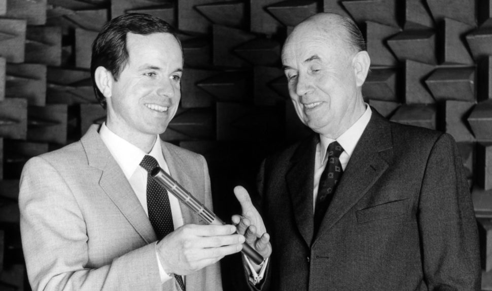 Le fondateur Fritz et son fils Joerg Sennheiser en 1982 © DR