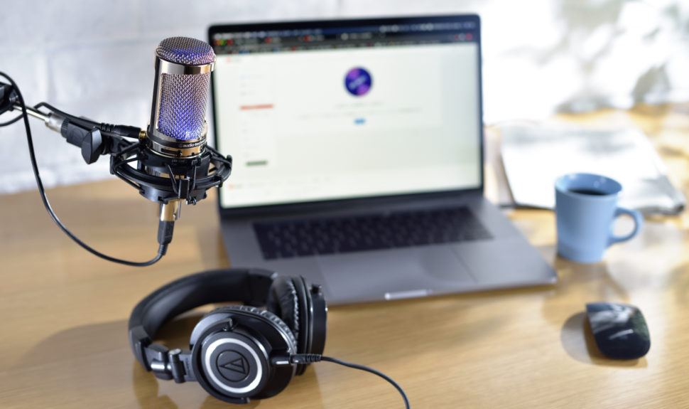 Les microphones Audio-Technica AT2020V avec finition chrome réfléchissante en édition limitée © DR